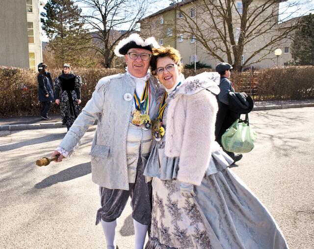 Faschings- Grafenpaar Graf Peter I. von Pinselhausen und Gräfin Andrea I. von der Bewegungstherapie