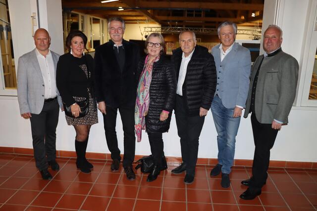 Marion Cebul, Doris-Grit Schwarz, Franz Josef Smrtnik, Bernarda Fink, Valentin Inzko, Vladimir Smrtnik und Erich Gerstl | Foto: Christopher Polesnig