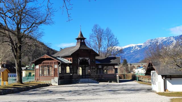 der Holzpavillon im Park... | Foto: I.Wozonig