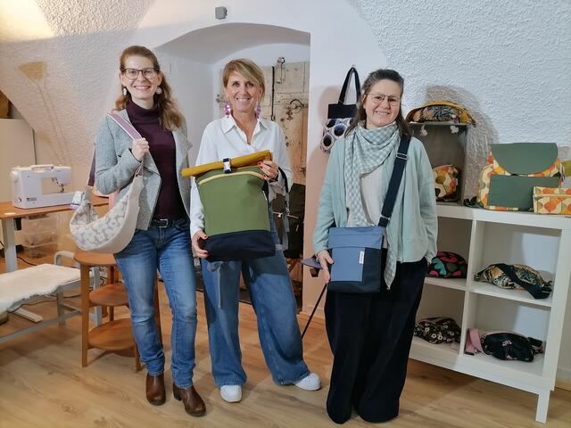 Vizebürgermeisterin Anna-Maria Demmelmayr, Daniela Zeiner (TIC Steyr), Anita Tassatti (v. li.). | Foto:  TIC Steyr 