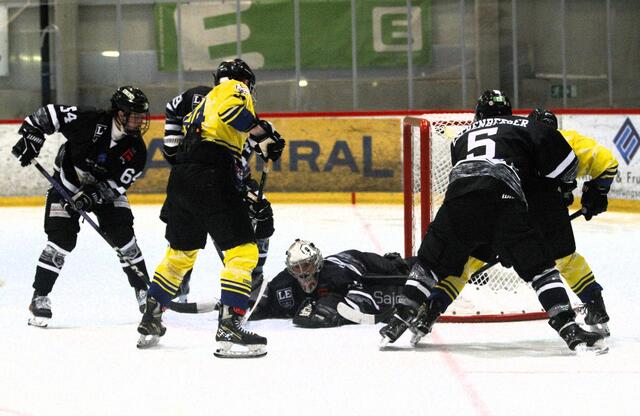 Die Eisbären bezwangen die LE Kings mit 7:2. | Foto: LE Kings