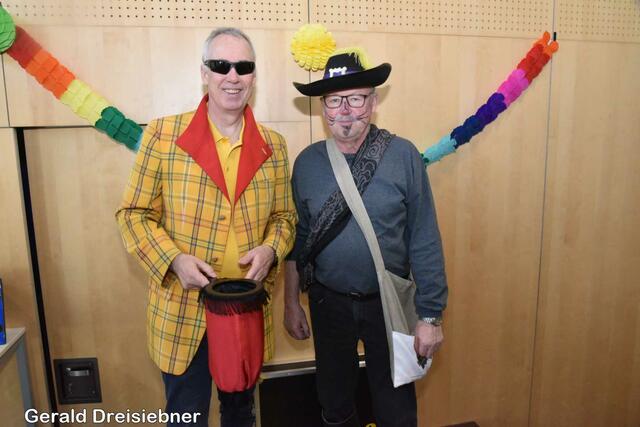 Zauberer Freddy Cool mit Bgm Hans-Peter Zaunschirm | Foto: Gerald Dreisiebner