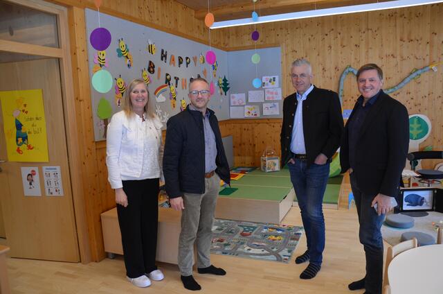 Werfenwengs Bgm. Kurt Daxer, Pfarrwerfens Bgm. Bernhard Weiß, GV Markus Huber und Kathrin Aumayr (v.re.) | Foto: Maria Astner-Meißnitzer