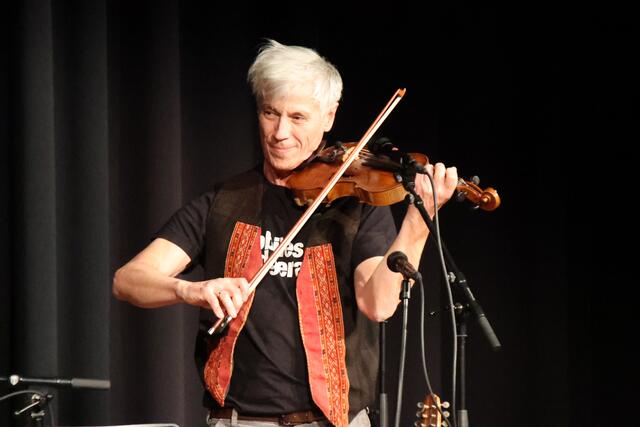 Knapp 45 Jahre erfreut Andreas Safer musikalisch sein Publikum.