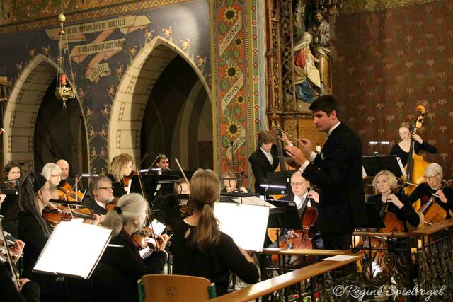 Am 23. Februar lud das Stadtorchester zum Neujahrskonzert "von Nord nach Süd". Unter der Leitung von Dirigent Črt Lasbaher ging die musikalische Reise vom Nordosten Deutschlands über Italien bis ins spanische Baskenland.