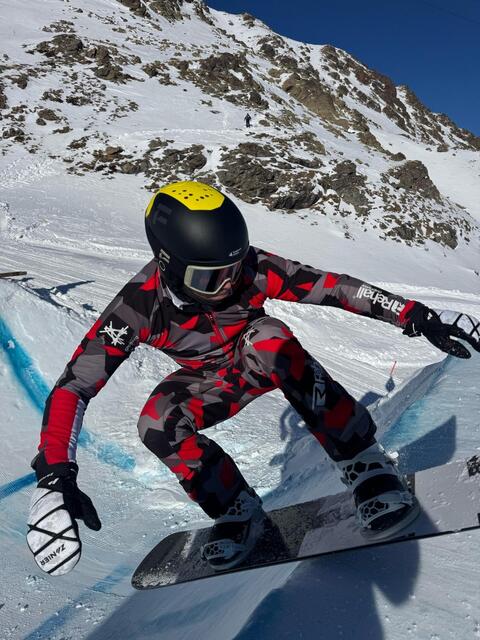 Der Haslacher Snowboardcross Profil fährt auf der ganzen Welt.  | Foto: Kroh