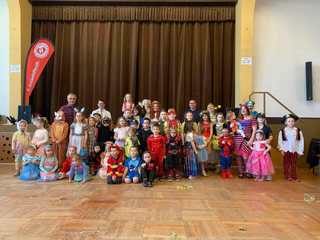 Rund 70 kleine Faschingsfans in fantasievollen Kostümen feierten gemeinsam einen unvergesslichen Nachmittag voller Spiel und Spaß. | Foto: Kinderfreunde