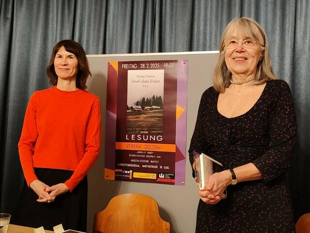 Autorin Verena Dolovai und Bibliothekarin Uschi Swoboda. | Foto: Bibliothek St. Martin