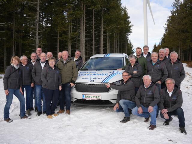 Die ehrenamtlichen "Taxilenker" freuen sich über ihren neuen fahrbaren Untersatz, der auch bergtauglich ist. | Foto: Sophie Pirker-Pichler