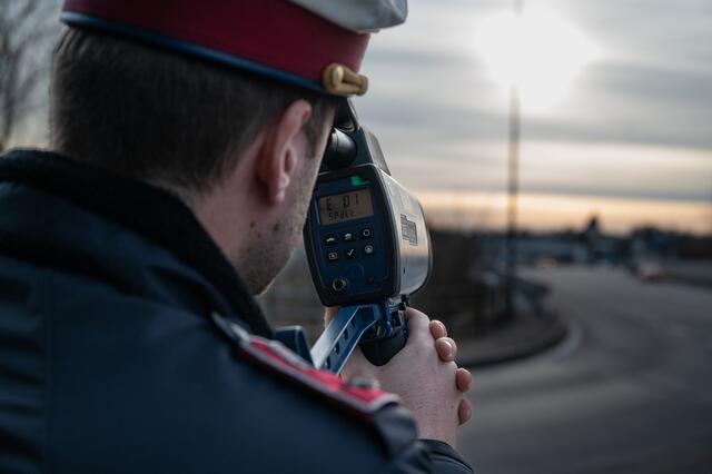 Im Gemeindegebiet von Aurach hat die Polizei einen Raser gestoppt.  | Foto: TEAM FOTOKERSCHI.AT / KALTENLEITNER