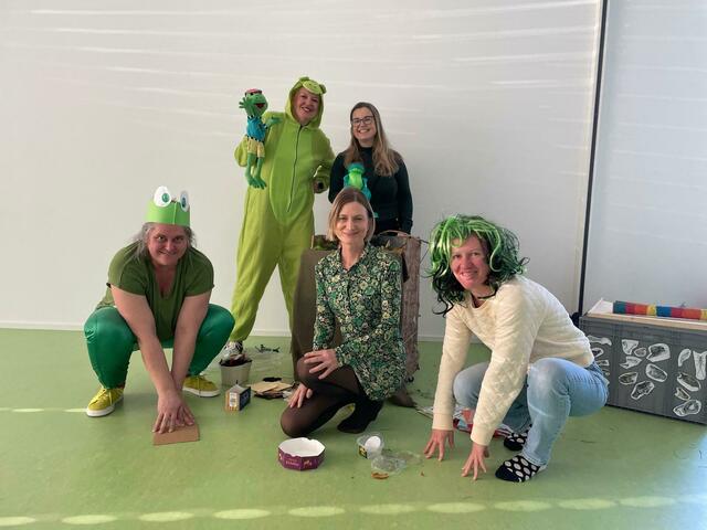 Wie auf dem Foto gut erkenntlich, drehte sich in Steinach vor kurzem alles um die gefährdeten Amphibien. | Foto: KEM Wipptal