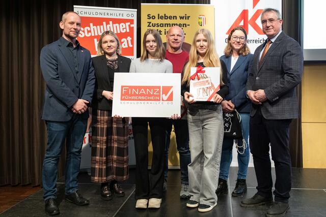 Ausgezeichnet wurden auch Schüler der PTS Kirchdorf
 | Foto: Land OÖ/Guggenberger