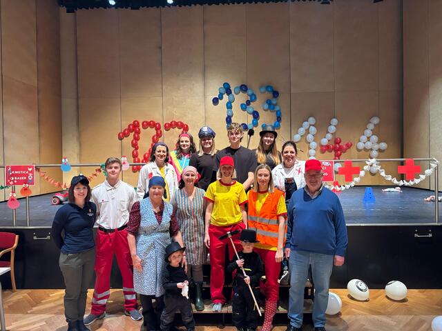 Beim Kinderfasching wurden auch die zentralen Arbeiten von Polizei, Feuerwehr, Rettung, Müllabfuhr, Bauern und Pädagogen nähergebracht. | Foto: Privat