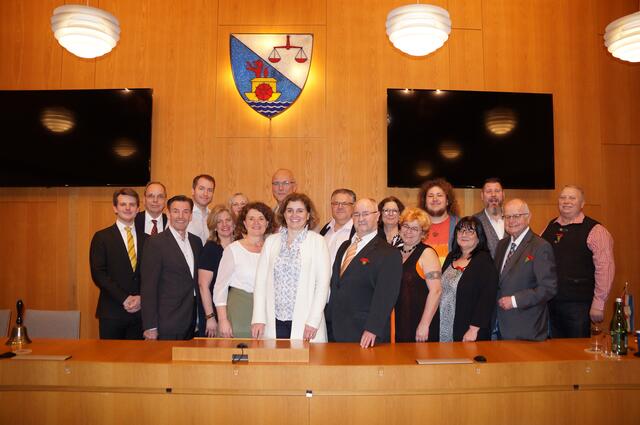 Das Regierungsteam von ÖVP (8 Mandate) und SPÖ (10 Mandate) nimmt unter Bürgermeisterin Susanna Kittinger und Vizebürgermeister Rudolf Hammer die Arbeit auf.