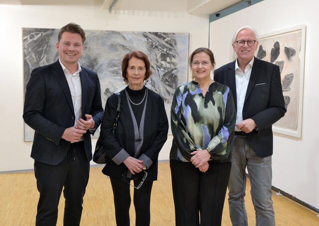 Unter den Ehrengästen waren Florian Krumböck(ÖVP), Theresia Pumhösel, Leiterin der Ausstellungsbrücke, sowie Kunstwissenschaftler Carl Aigner. | Foto: Ausstellungsbrücke