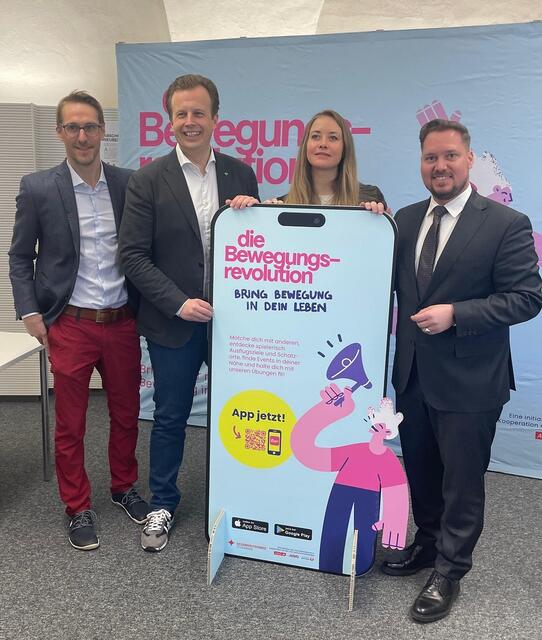 Präsentierten die neue App „Bewegungsrevolution“ als Teil der Frühjahrs-Offensive (v.l.): Michael Omann (CEO der Firma Movevo), Karlheinz Kornhäusl (Gesundheitslandesrat), Marion Kanalz (COO der Firma MOVEVO), Marco Triller (Klubobmann) | Foto: Bewegungsrevolution