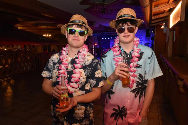 Lorenz und Michael aus suben bzw. Kopfing sind auf "Urlaub" in Münzkirchen | Foto: Alois Braid/zema-medien.de