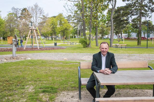 Der Liesinger Bezirksvorsteher Gerald Bischof (SPÖ) bei der Eröffnung des Stadtpark Atzgersdorf.  | Foto: BV23/E. Genitheim