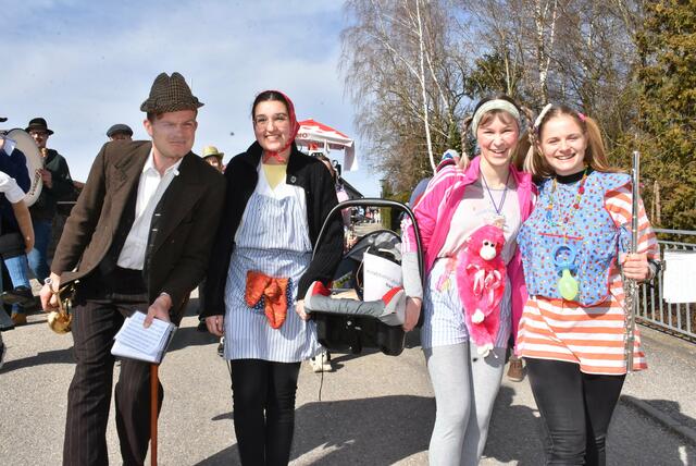 Großer Faschingsumzug am Dienstag, 4. März 2025 durch Bad Kreuzen.  | Foto: Robert Zinterhof