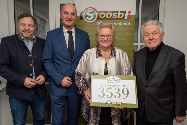 Landesgeschäftsführer Franz Ebner, Sozial-Landesrat Christian Dörfel, Bezirksobfrau Hilde Baumgartner-Pichelsberger und Landesobmann LH a.D. Josef Pühringer (von links). | Foto: OÖ Seniorenbund