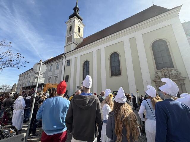 Mindestens Sieben Zwerge schauten dem Spektakel zu. | Foto: Nicole Kaspar