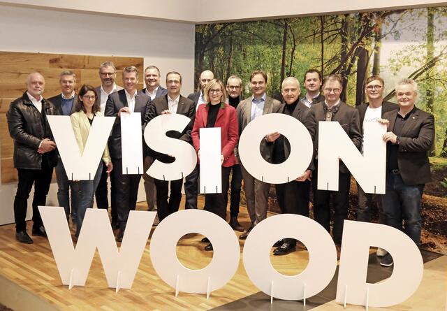 In Weiz startet ein einzigartiges Forschungsprojekt: Das Wood Vision Lab soll Holz als Hightech-Material revolutionieren. Mit der Unterzeichnung des Gesellschaftervertrages ist der Startschuss gefallen – ein Meilenstein für Innovation und Nachhaltigkeit. | Foto: Stadt Weiz/Lagler