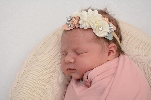 Name: Melina
Geburtsdatum: 25.02.2025
Gewicht: 4.170 g
Größe: 54 cm
Eltern: Claudia und Bernhard Feiel aus Trofaiach | Foto: Babysmile