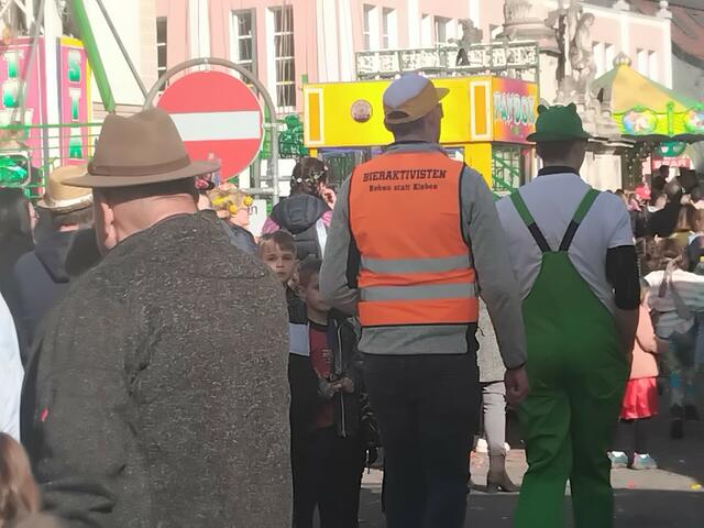 Auch Bieraktivisten wurden gesichtet. | Foto: Nicole Kaspar