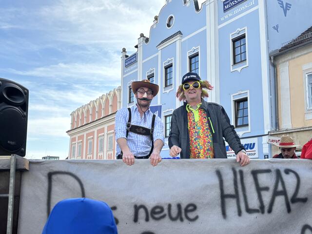 Narreteien am laufenden Band.