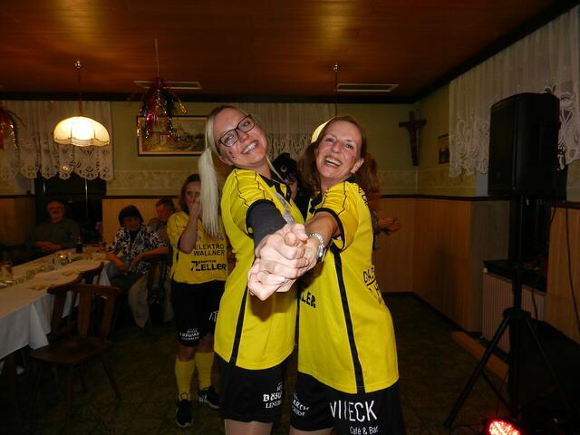  Sandra Köhler, Mag Maria Nagler 8 waren in einer sportlichen Verkleidung | Foto: Heribert  Punz
