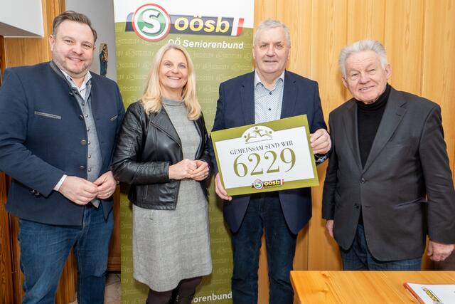 Landesgeschäftsführer Franz Ebner, Landtagsabgeordnete Gertraud Scheiblberger, Bezirksparteiobmann Leopold Wipplinger und Landesobmann Josef Pühringer (v. l.). | Foto: OÖ Seniorenbund