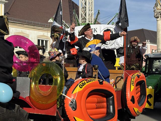 Ausgelassene Stimmung auf der schwarzen Perle. | Foto: Nicole Kaspar