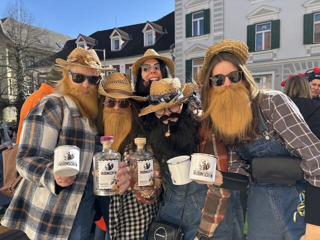 Hometown Mooonschein – beim Birfelder Fasching entdeckt! Mit guter Laune und kreativen Kostümen brachte die Gruppe Partystimmung pur.