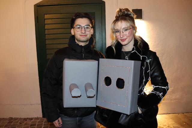 Doch nicht nur die „Wackelkontakt-Lampe“ sorgte für Aufsehen. Von klassischen Clowns und Piraten über verrückte Gruppenkostüme bis hin zu selbst gebastelten Meisterwerken war alles dabei.  | Foto: Alejandra Ortiz