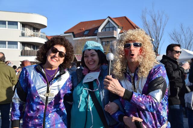 Egal ob verkleidet oder nicht, ob jung oder alt – die mitreißende Stimmung erfasste einfach jeden. | Foto: Rahel Mold