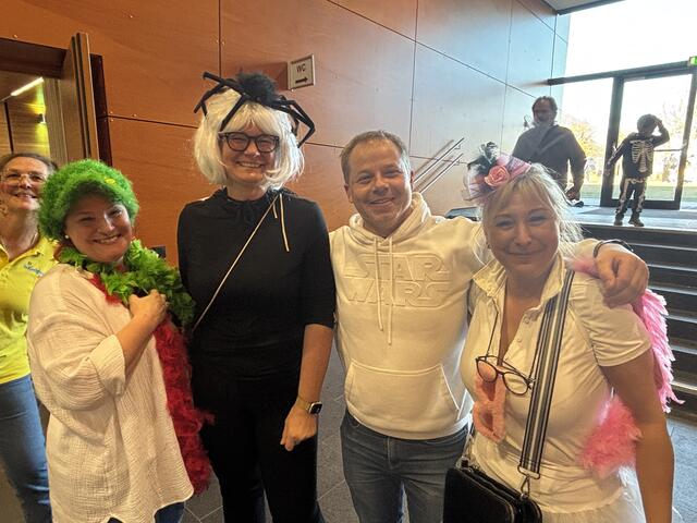 Anne Martens, Vizebgm. Ulrike Resch-Pokorny, GR Marco Casotti und GR Carmen Schöpf genossen die gute Stimmung im Forum Rum. | Foto: Kendlbacher