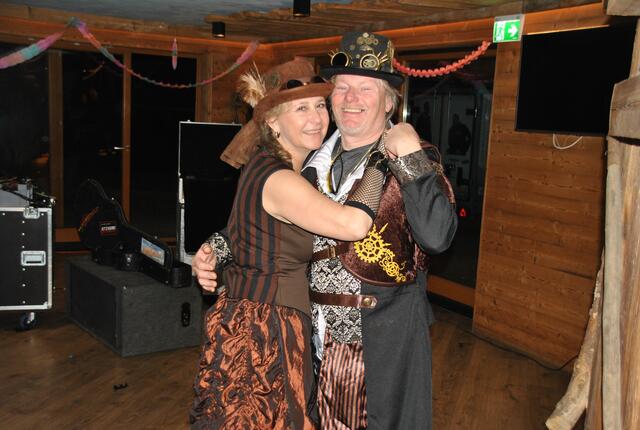 Claudia und Herbert Egger feierten nicht nur den Fasching sondern auch Claudias Geburtstag! | Foto: Tamara Himsl
