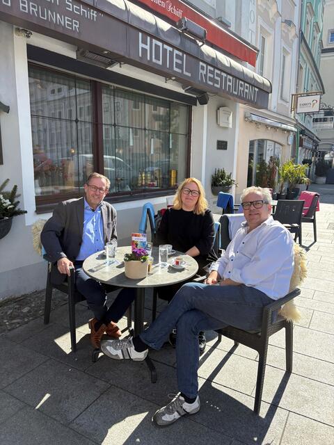 Bürgermeister Christian Deleja-Hotko, Wirtschaftsstadträtin Alexandra Saidnader und Tourismusobmann Wolfgang Brunner (v. l.). | Foto: Saidnader zVg.