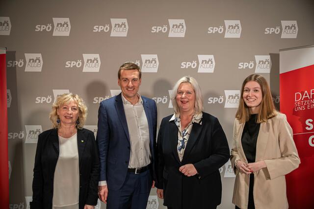 SPÖ-Landesparteivorsitzender Sven Hergovich mit Eva Prischl Prischl, Elvira Schmidt und Amelie Muthsam. | Foto: SPÖ NÖ