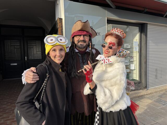 Horns Bürgermeister, Piratenkapitän Gerhard Lentschig, mit seiner Beute. | Foto: Manuela Danzinger