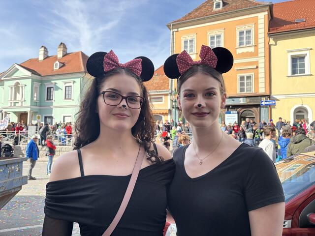 Zwei Minny Mäuse beim lustigen Faschingstreiben. | Foto: Nicole Kaspar