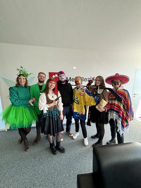 Viele MeinBezirk-Mitarbeiter haben sich für den heutigen Faschingsdienstag in Schale geworfen.  | Foto: MeinBezirk Salzburg