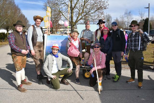 Großer Faschingsumzug am Dienstag, 4. März 2025 durch Bad Kreuzen.  | Foto: Robert Zinterhof