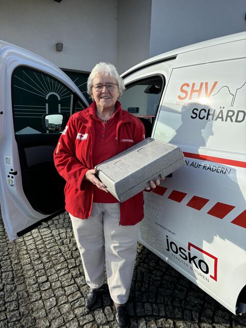 Cilli Doppermann ist Leiterin der Sozialdienstgruppe in Schardenberg und dadurch zuständig für Essen auf Rädern. Rund 30 freiwillige Helfer koordiniert sie bei dieser Aktion. Nun ist sie für den Ehrenamtspreis "Florian" nominiert.