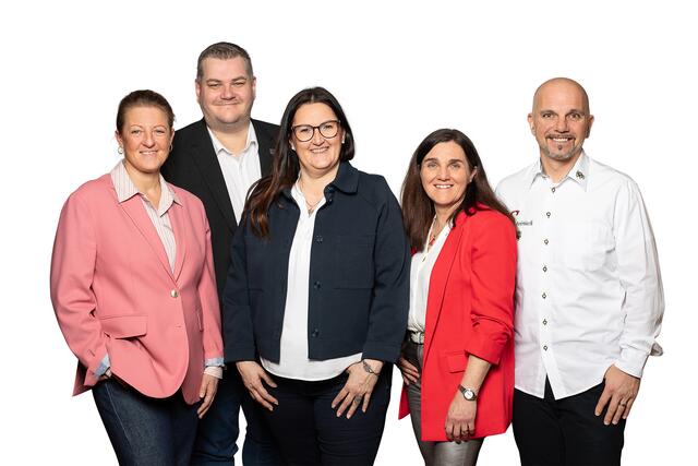 Die fünf Spitzenkandidatinnen und -kandidaten: Yvonne Herbst (Listenplatz 5), Thomas Karl Birkner (4), Spitzenkandidatin Petra Weberhofer, Marion Leodolter (3) und Christian Stebegg (2).
 | Foto: Klaus Morgenstern