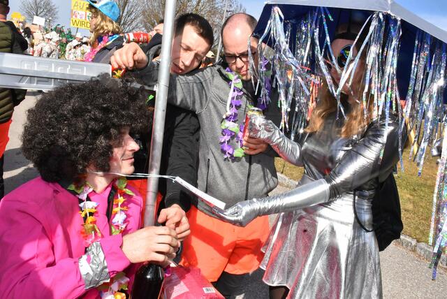 Großer Faschingsumzug am Dienstag, 4. März 2025 durch Bad Kreuzen.  | Foto: Robert Zinterhof