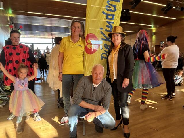 Kinderfreunde-Obfrau Claudia Hazibar, Vizebürgermeisterin Sabine Hölbling und Obmann-Stellvertreter Ernst Etzenberger freuten sich über das fröhliche Faschingstreiben. | Foto: Kendlbacher