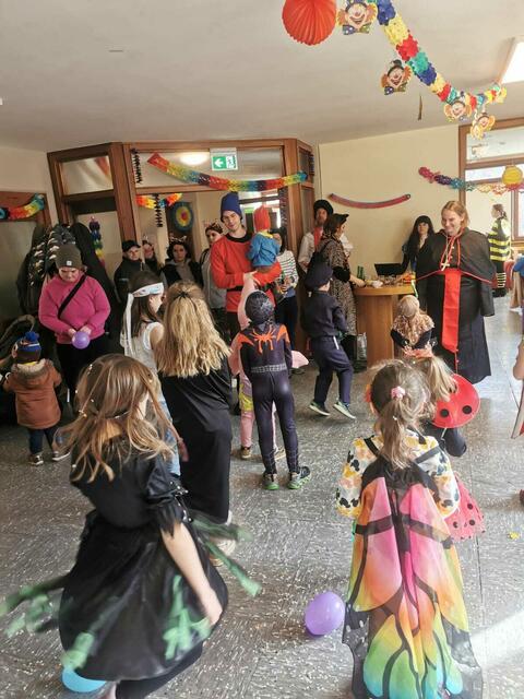 Bereits zum dritten Mal fand im Pfarrsaal in Hinterberg am Faschingssamstag eine Kinderfaschingsparty statt und sorgte für ausgelassene Stimmung und viel Spaß.  | Foto: Karin Lerchbammer