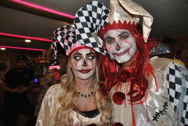 Das Horror-Clown-Pärchen konnte die "Beste-Maske-Wertung" für sich entscheiden.  | Foto: Tamara Himsl