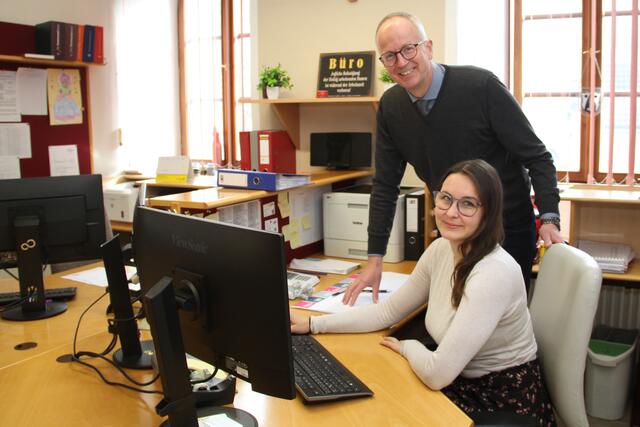 St. Michaels Bürgermeister Manfred Sampl mit Bettina Hauer (Buchhaltung Marktgemeinde St. Michael). Sampl ist seit November 2024 außerdem Präsident des Salzburger Gemeindeverbandes. 28.2.2025 | Foto: Land Salzburg/Melanie Hutter 